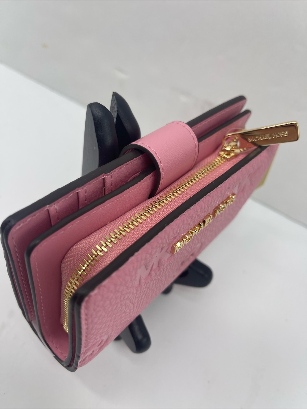 Michael KORS Jet Set Travel Md Zip CN Logo Debossed Bifold Wallet
Carnation 
NWT - Picture 5 of 16